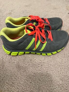 Adidas woman’s 7.5 athletic shoes sneakers